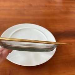 ゴールドが生きてるガラス皿４枚セットの画像
