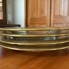 ゴールドが生きてるガラス皿４枚セットの画像