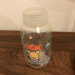 新生児用哺乳瓶とおしゃぶりの画像