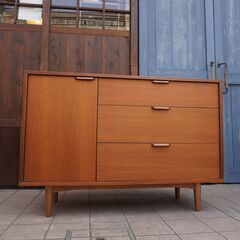 unico(ウニコ)のHOLM(ホルム)シリーズ キャビネットです！しっとりと