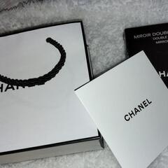 CHANELコンパクトミラーの画像