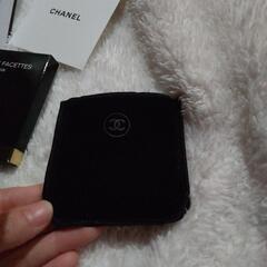 CHANELコンパクトミラーの画像