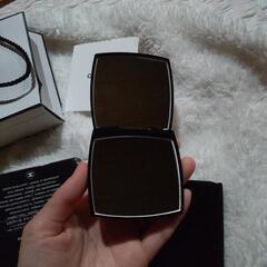 CHANELコンパクトミラーの画像