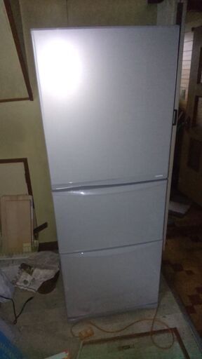 3ドア冷蔵庫です。