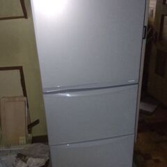 3ドア冷蔵庫です。