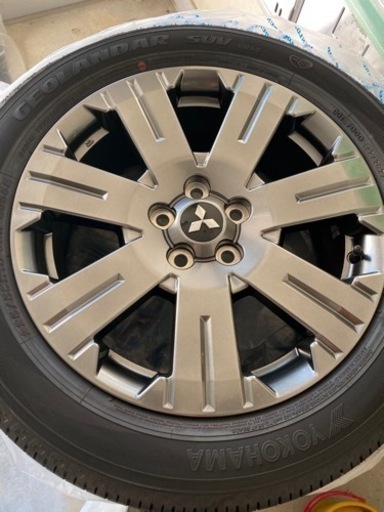 三菱　デリカ　純正タイヤ　新車外し　タイヤのみ