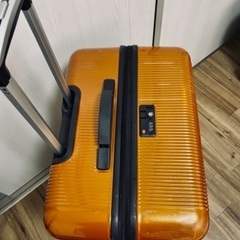 たっぷり入って軽い♪ スーツケース