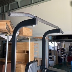 ● 懸垂マシン、ぶら下がり健康器、大型のタイプの画像