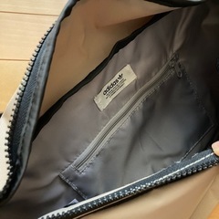 アディダス　新品タグ付きウエストバッグ　ベージュの画像