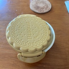 プラスチックの蓋付容器