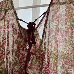【美品】花柄ブラウスの画像