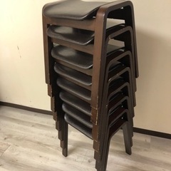 スタッキング出来る椅子　8脚