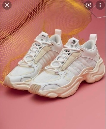 アディダス　スニーカー　Consortium × Naked Magmur Runner