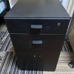 机のお供に最適な大容量3段ワゴン。 3段 W395 × D455...