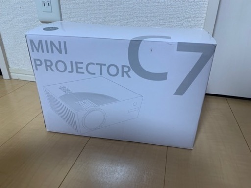 プロジェクターと70インチスクリーン