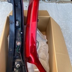 日産セレナ　C25  純正テールランプの画像