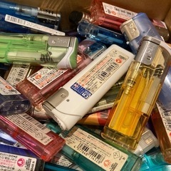 使い捨て 100円ライターの箱詰めの画像