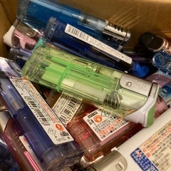 使い捨て 100円ライターの箱詰めの画像
