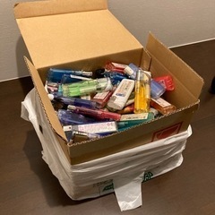 使い捨て 100円ライターの箱詰めの画像