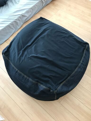 2023年7月【美品】無印良品　体にフィットするクッション　デニムカバー付き