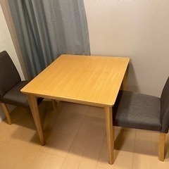 引出し付き正方形ダイニングテーブル&チェア二脚セット