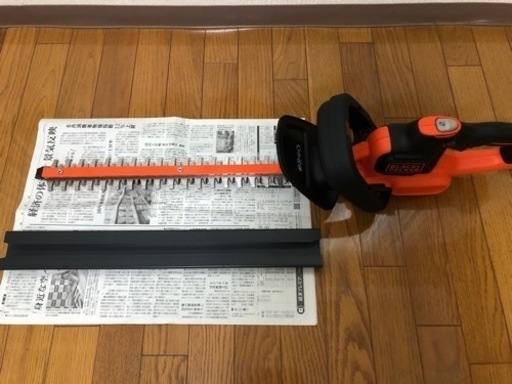 ブラックアンドデッカー　18Vコードレスヘッジトリマー(4.0Ah リチウム充電池付)