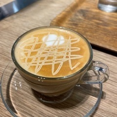 明日8/11カフェ巡りしませんか？？🧁