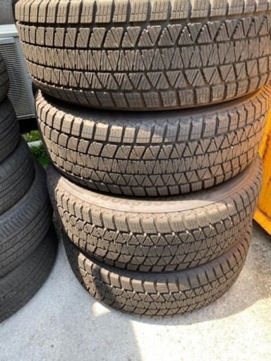 スタッドレスタイヤ 225-60-18