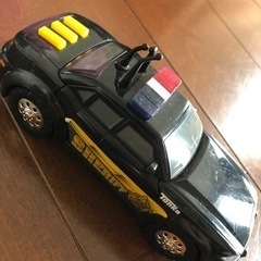 音が鳴る　光る！　パトカーの画像