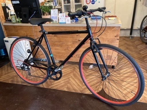 【700×28c】6段変速　クロスバイク　黒×赤