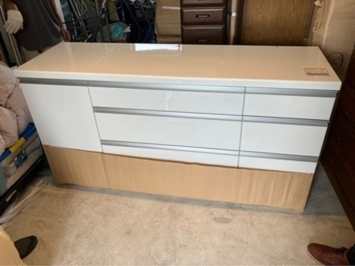 バモウナ キッチンボード　食器棚　ガラススライドドア付き