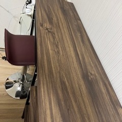 カウンターテーブルとカウンターチェアの画像