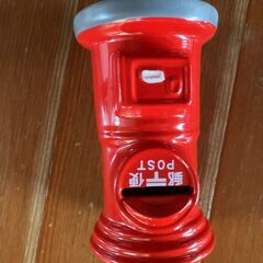 ポスト型の貯金箱