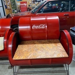 　①ガレージ　ソファ　ドラム缶椅子　旧車　