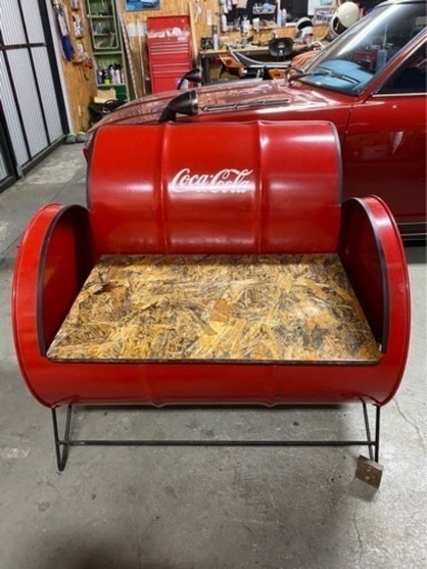 ②　ガレージ　ソファ　ドラム缶イス　旧車