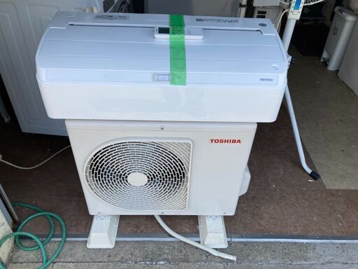 ☆中古￥33,000！【会員価格￥29,800】TOSHIBA　2.2kwルームエアコン　家電　RAS-H221RBK(W)型　202