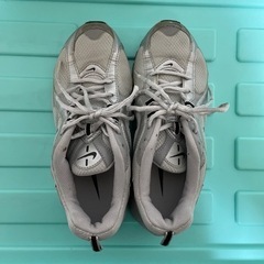 NIKE スニーカー　24.5