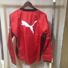 2F-3008 新品 PUMA　プーマ　ピステ　上下セット　薄手　サッカー　フットサル レッド/ブラック Mサイズの画像