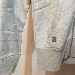 2F-3003 新品 PUMA　プーマ　スウェット　パーカー　レディース グレー Mサイズの画像
