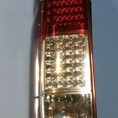 2F-445 中古 バレンティ　VALENTI　851101Ｌ　LEDテールランプ　ハイエース　200系　左のみ ライト部49.5㎝の画像