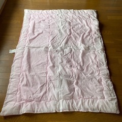 小さめ掛け布団（イチゴ柄）の画像