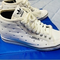 adidas  ハイカットスニーカー　23.5センチ（インヒール...