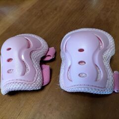 【再値下げしました】子ども用ヘルメット、キッズプロテクターの画像