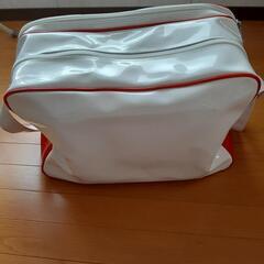 学校　チャンピオン　カバン　スポーツバック　部活　エナメル　内側底板下にシミありで格安　champion 　自宅クリーニング済の画像