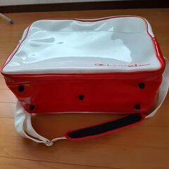 学校　チャンピオン　カバン　スポーツバック　部活　エナメル　内側底板下にシミありで格安　champion 　自宅クリーニング済の画像