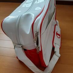 学校　チャンピオン　カバン　スポーツバック　部活　エナメル　内側底板下にシミありで格安　champion 　自宅クリーニング済の画像