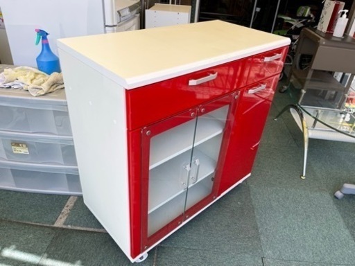 【リサイクルサービス八光　田上店　配達・設置OK】ホワイト&レッド　キャスター付きキッチンボード
