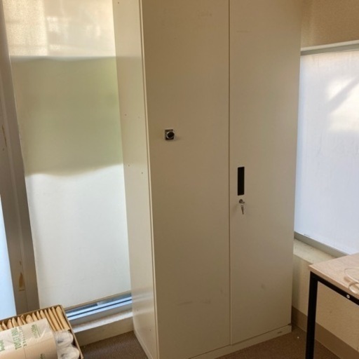鍵付き書庫、キャビネット②