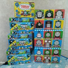 トーマス　空箱　７個まとめて。カラーボックスサイズ