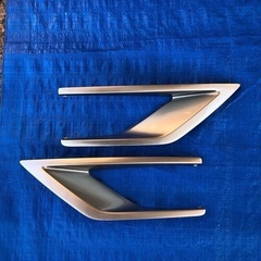 三菱デリカd5 フロントグリル一式　新車外しの画像